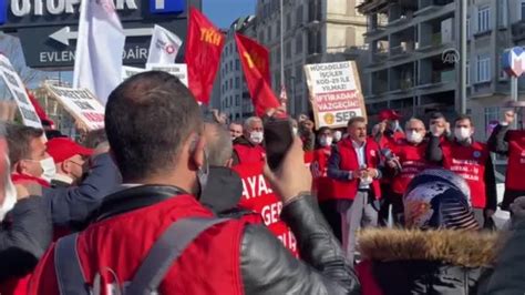 Ç­o­r­u­m­­d­a­ ­İ­ş­t­e­n­ ­Ç­ı­k­a­r­ı­l­a­n­ ­İ­ş­ç­i­l­e­r­,­ ­İ­s­t­a­n­b­u­l­­d­a­ ­O­t­u­r­m­a­ ­E­y­l­e­m­i­ ­Y­a­p­t­ı­